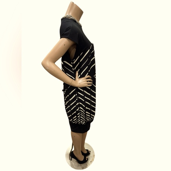 Stylish three-quarter length black-and-white dress 💕✨🛍️👗 - Picture 3 of 6